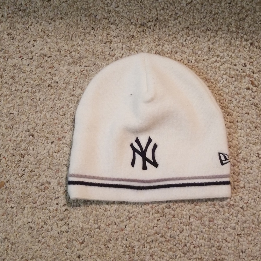 COPY - WHITE NEW ERA NEW YORK YANKEES BEANIE